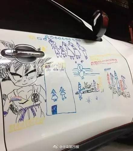 5岁女儿在爸爸的新车上画画，爸爸看到后这么说，网友说超有爱！